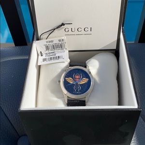 Gucci unisex watch with box and certificate